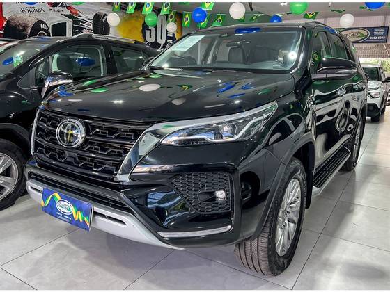 TOYOTA HILUX SW4 2.8 D-4D TURBO DIESEL SRX 7L 4X4 AUTOMÁTICO
